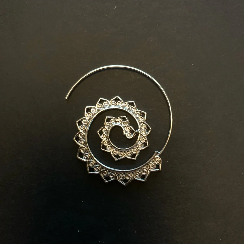 Boho circle earrings - Picture 3 of 3